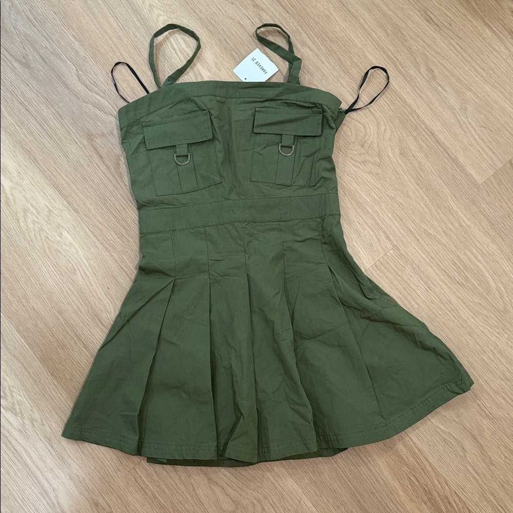 Green Sleeveless Dress with Pockets